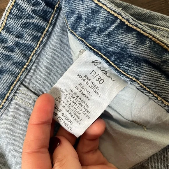 KanCan Pleated + Tapered Fit Barrel Denim - Picture 5 of 11